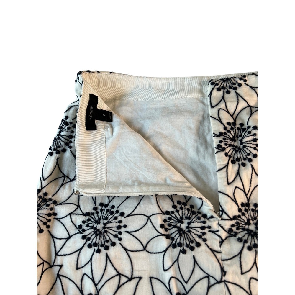 J.Crew White Black Floral Embroidered Mini Skirt Size 0 Cotton Back Zip - Picture 6 of 10